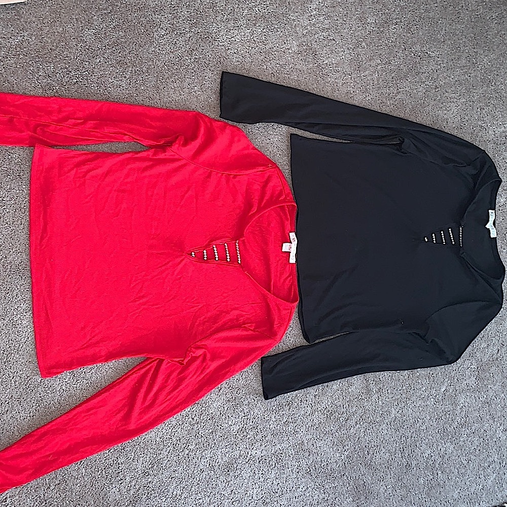 Long sleeve v-neck tee with rhinestone cut out. $9 each or $14 for both 💵